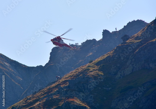 Akcja ratunkowa w Tatrach, śmigłowiec TOPR w akcji