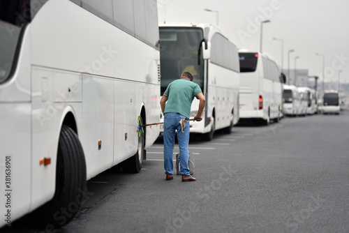 Foto self bus cleaning on parking