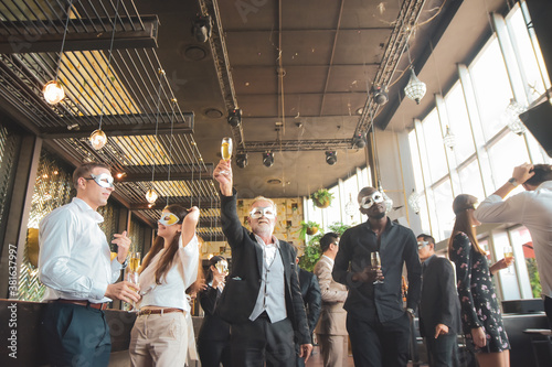 Canvas Print Group business people team drinking in party congratulation success business pro