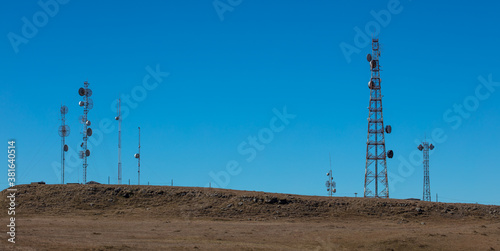 Paisagem com torres de telecomunicação photo