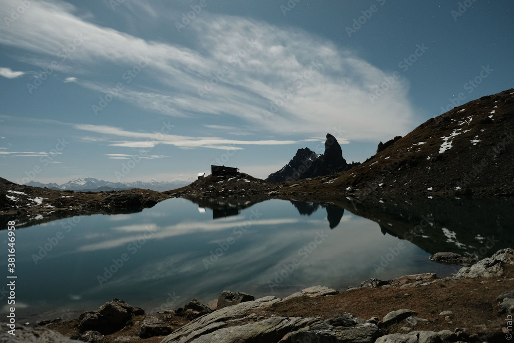 Fototapeta premium Pierra menta by night with reflection in the lake Presset