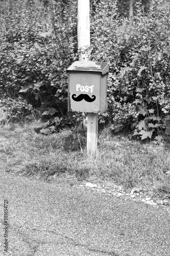 Mister Postbox | Briefkasten mit Bart
