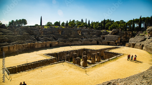 Konstfotografi Vista general del coliseo de Itálica con gradas deterioradas