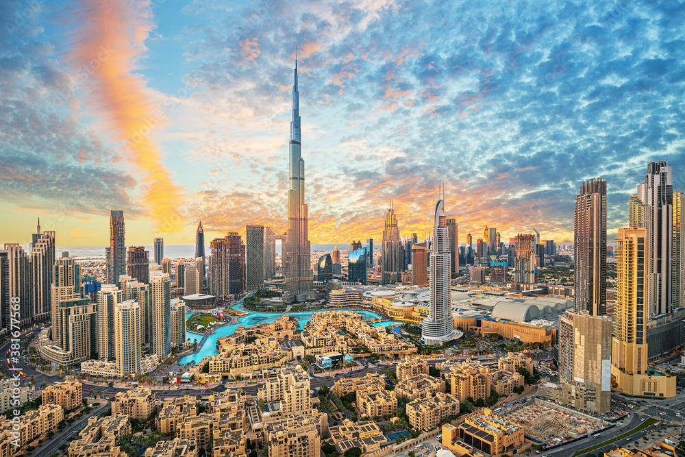 Valokuva Dubai downtown, amazing city center skyline with luxury  skyscrapers, United Arab - tilaa netistä Europosters.fi