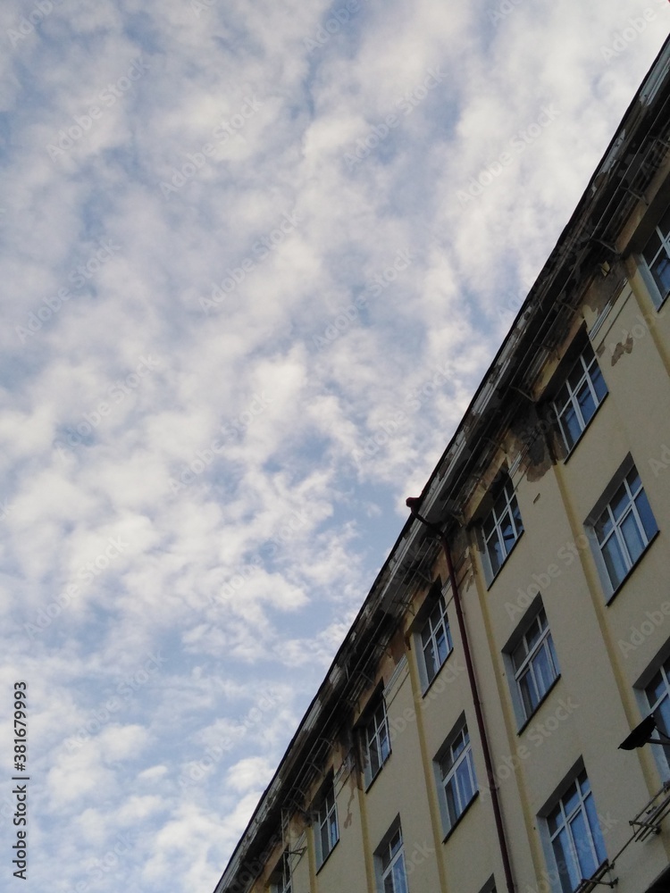 Naklejka premium old building with sky