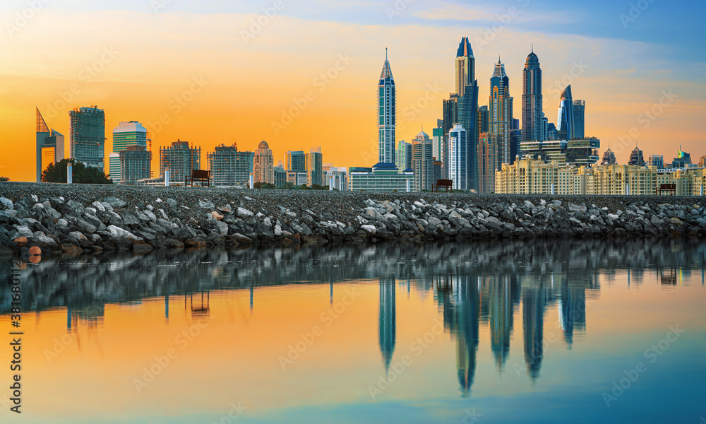 Obraz premium Modern and Luxury Dubai Marina - famous Dubai Marinah at sunrise, United Arab Emirates