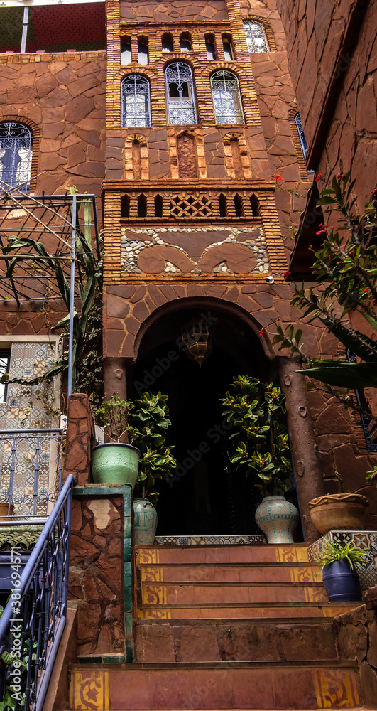 Marokko, Architektur am Rande des Hohen Atlas, Gärten Brunnen und Tee