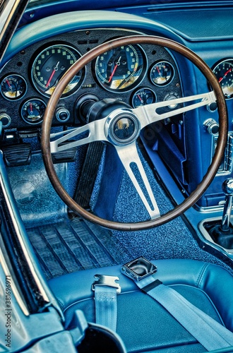 Cuadro en lienzo Vertical: Driver's side view of blue, classic, vintage convertible car with wood