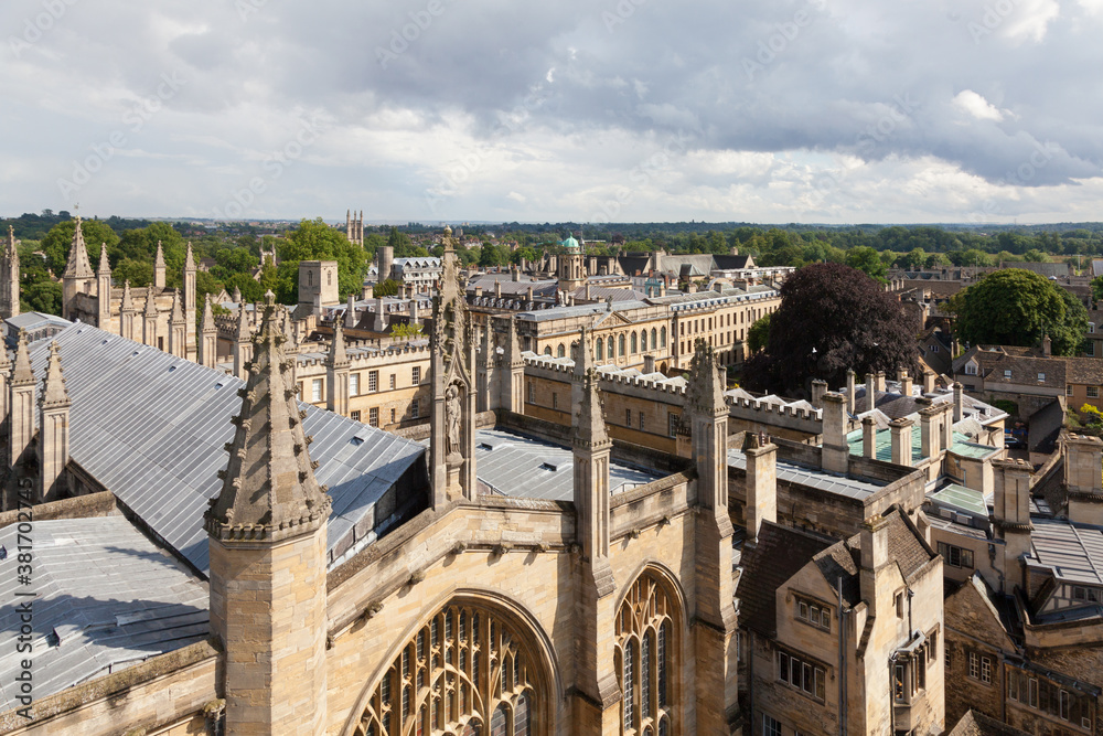 Oxford, UK 18/07/2019 Skyline from unusual view showing spires and roofs in sun - obrazy, fototapety, plakaty 