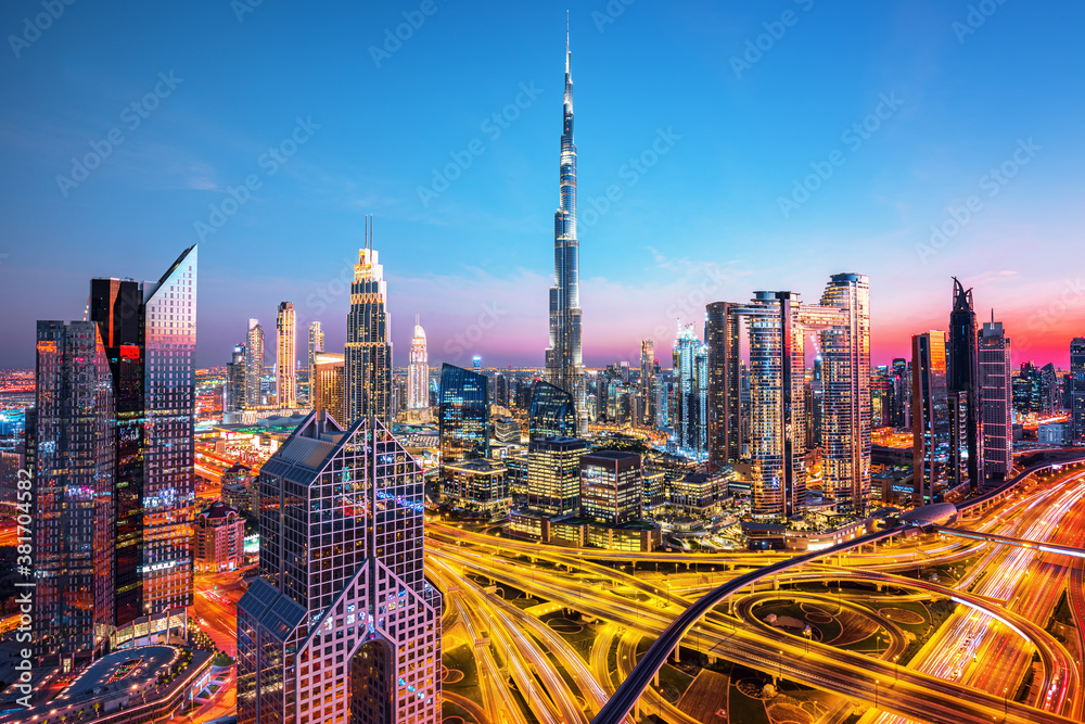 Obraz premium Dubai city center skyline with luxury skyscrapers, United Arab Emirates