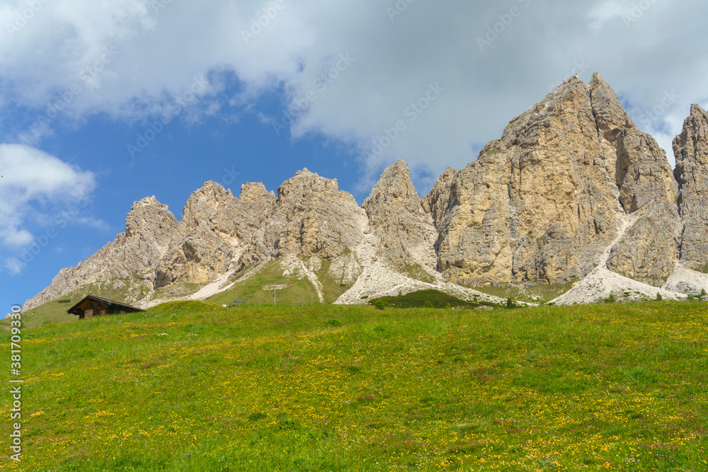 Obraz premium Mountain landscape along the road to Gardena pass, Dolomites