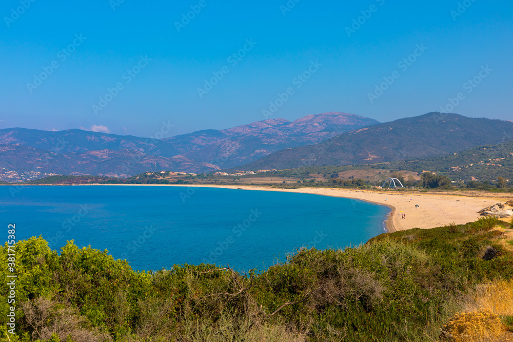 Fototapeta premium Strand Liamone zwischen Tiuccia und Sagone im Süden von Korsika, Frankreich