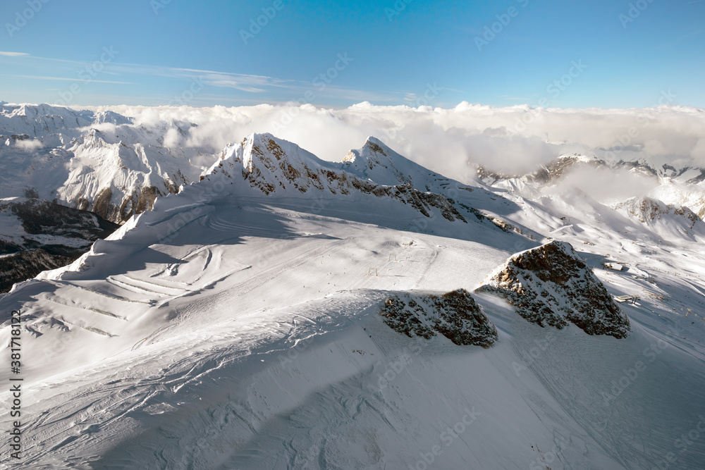 Φωτογραφία Winter view from the top of Ausrtian Alps in Kaprun ski resort, National Park Ho
