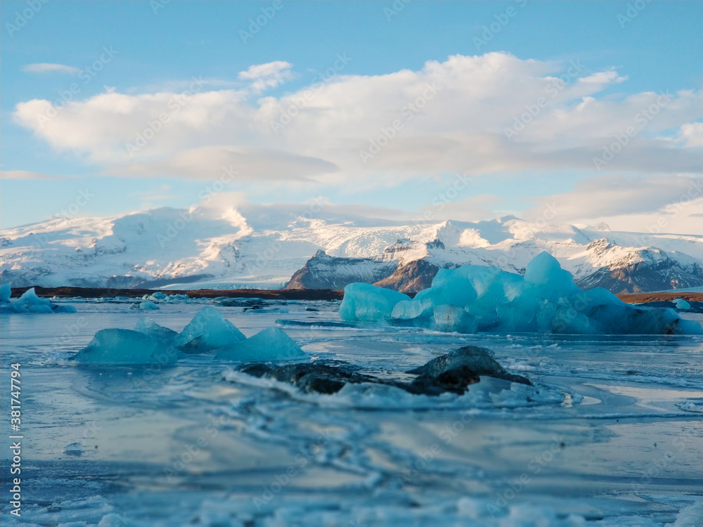 Obraz premium Incredible natural landscape largest glacier on the island in Iceland in winter