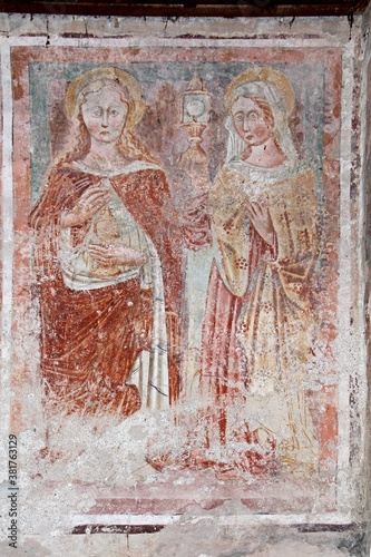 due Sante; affresco di Giovanni e Battista Baschenis nella chiesa dei santi Filippo e Giacomo e Segonzone (Trentino)