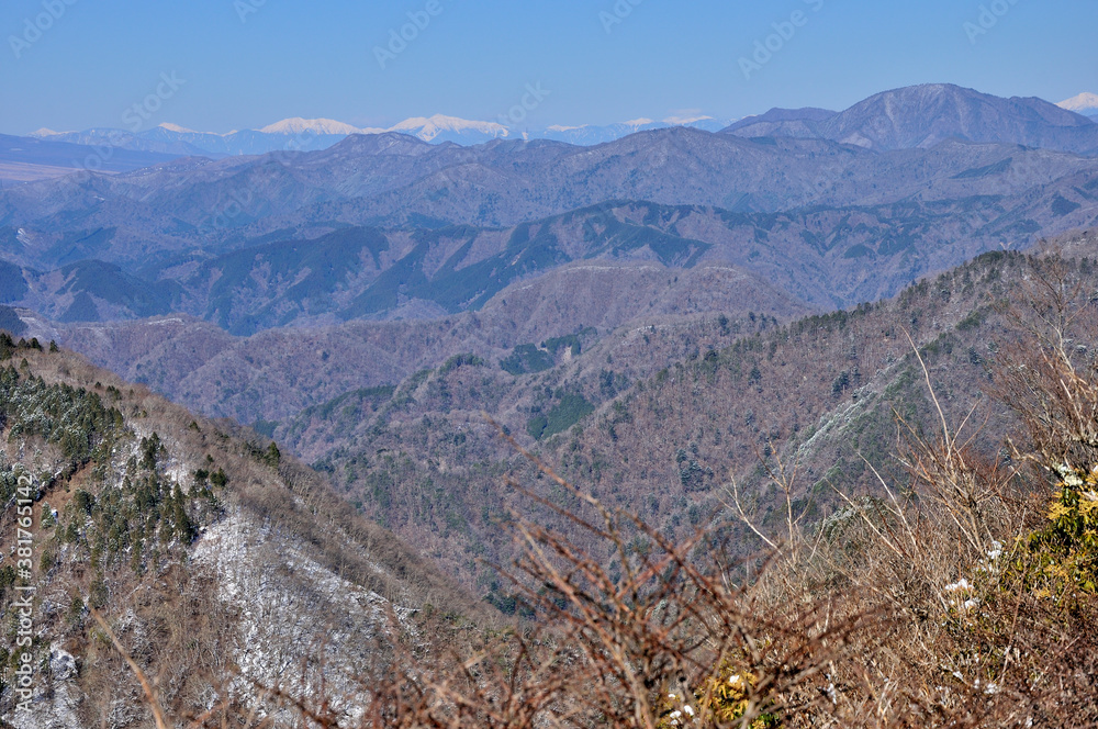 冬の南アルプスと道志山塊 丹沢山地の鍋割山より望む