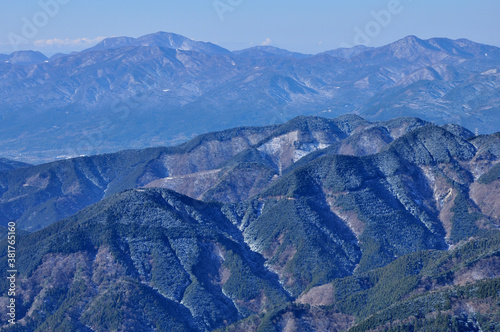 冬の箱根山眺望 丹沢山地の鍋割山より望む © Green Cap 55