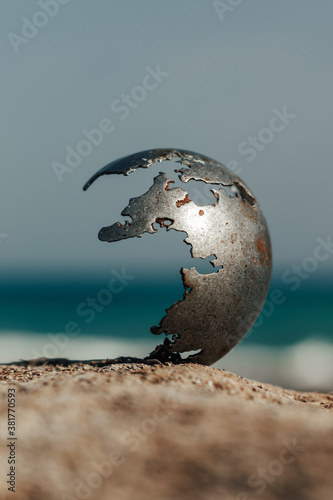 Fototapeta Naklejka Na Ścianę i Meble -  Quello che resta della terra