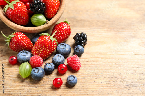 Fototapeta Naklejka Na Ścianę i Meble -  Mix of ripe berries on wooden table, closeup