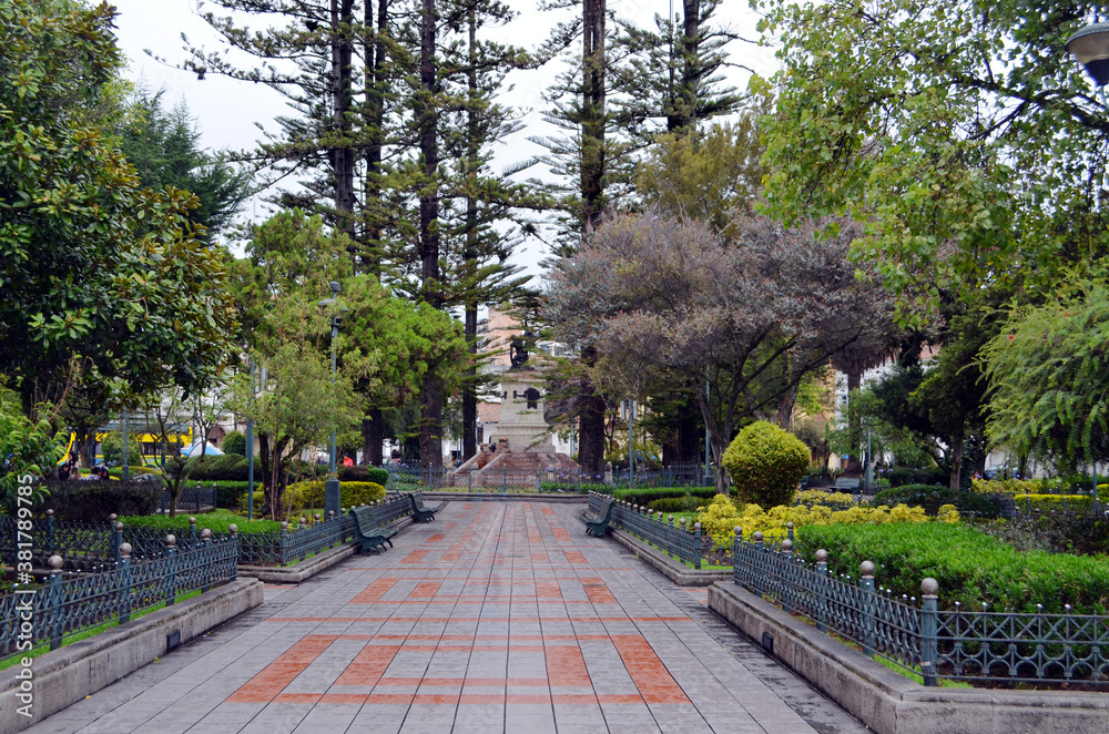 Cuenca, Ecuador - Parque Calderón