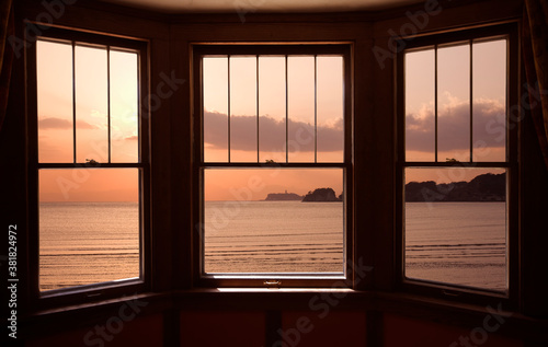 窓から材木座海岸 © Paylessimages