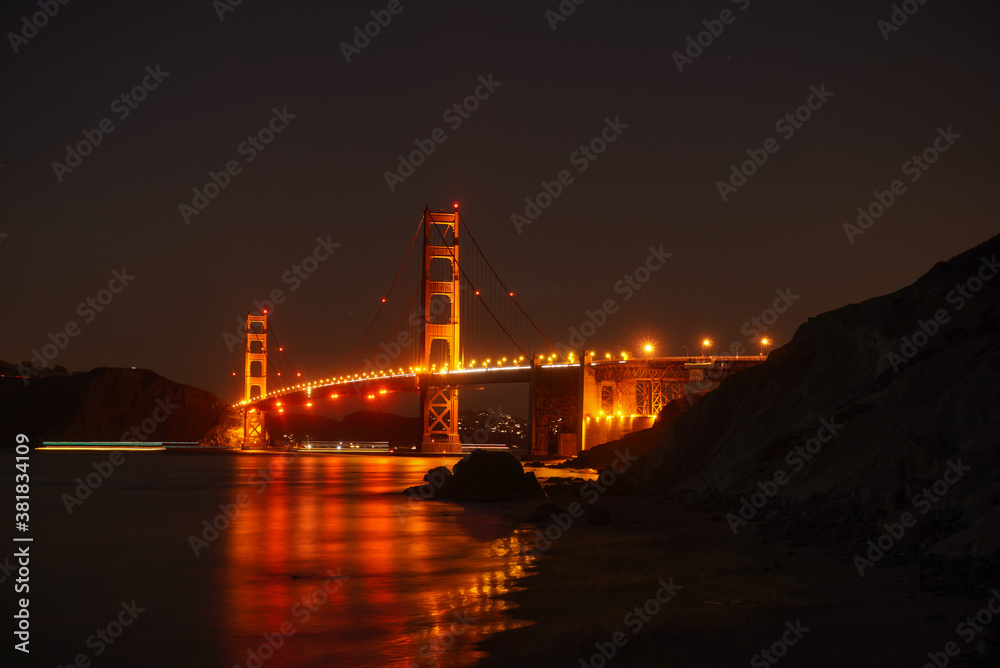 Fototapeta premium Golden Gate Bridge at night