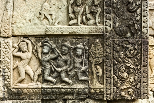 bas-relief au The Baphuon is a temple dedicated to the Hindu God Shiva in Angkor, Siem Reap, Cambodia