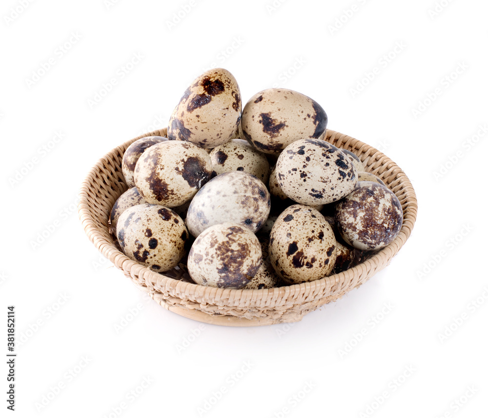 Fototapeta premium Quail eggs isolated on white backgroud