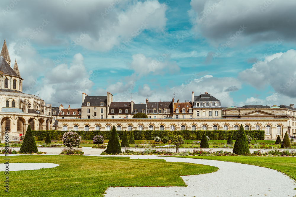 Obraz premium St-Étienne de Caen in der Hauptstadt des Département Calvados in der Normandie Frankreich