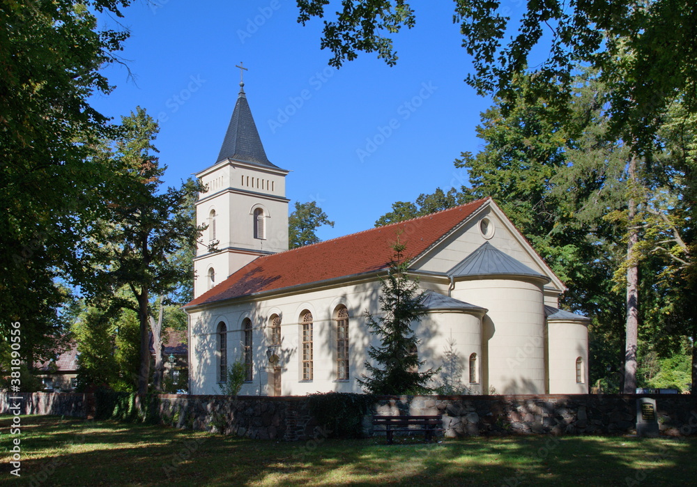 Fototapeta premium Evangelische Kirche in Wünsdorf