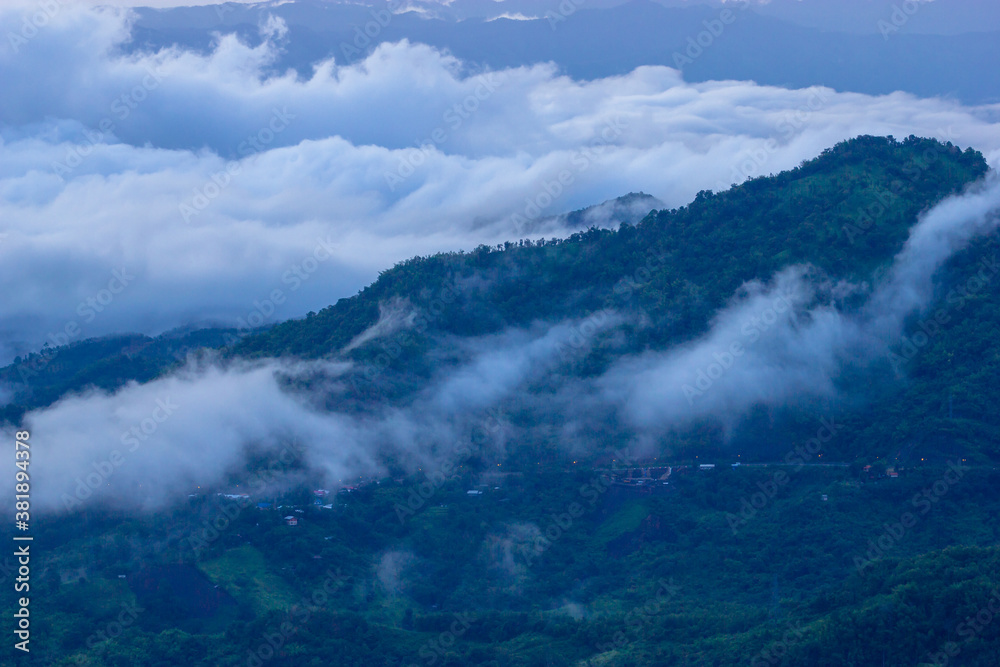 Obraz premium clouds over the mountains