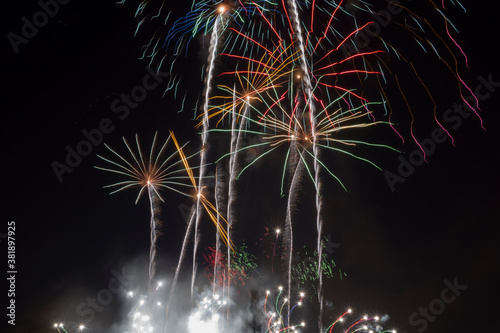 Obraz na płótnie fireworks over black sky in valencia w salonie