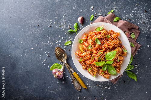 Photos Fusilli pasta with tomato sauce and basil