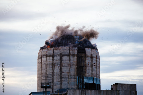 Φωτογραφία Demolition of old industrial building by exploding dynamite