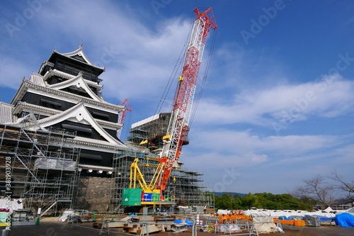 震災から復興する熊本城。熊本、日本。10月下旬。