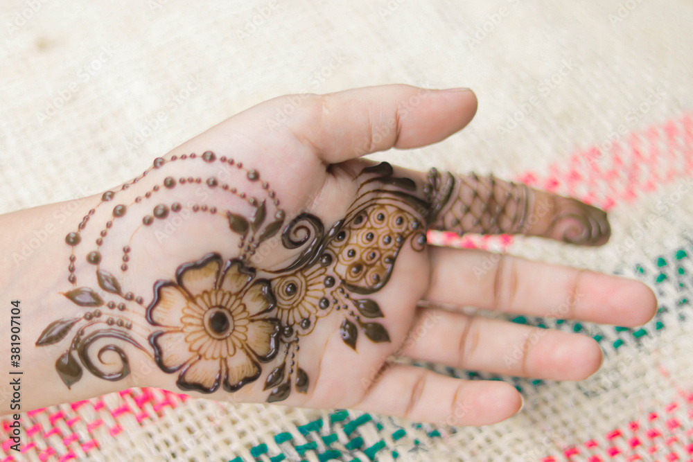 Fototapeta premium This Mehndi Design Is So Beautiful