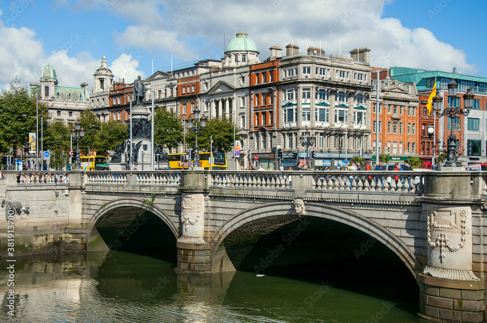 Obraz premium O'Connell road bridge