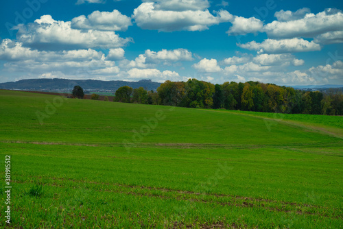 Coburger Land Oberfranken Deutschland mit Saat im Herbst