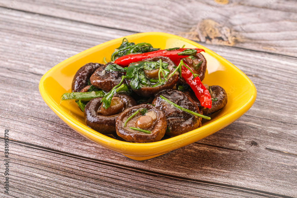 Marinated shiitake mushrooms with herbs Marinated shiitake mushrooms with herbs
