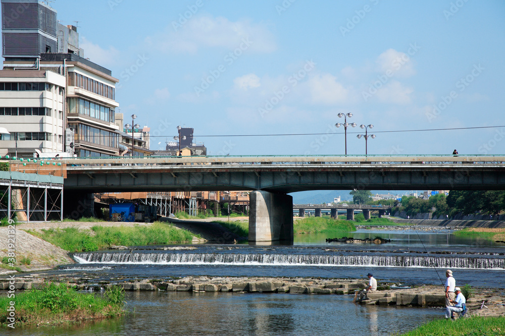 鴨川と四条大橋