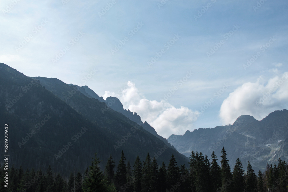 Fototapeta premium trail to the sea's eye