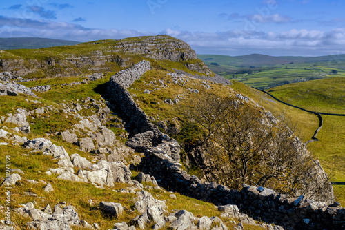 Smearsett Scar is the highest point of a super little limestone ridge between Little Staniforth in Ribblesdale and Austwick at the foot of Crummackdale
 photo