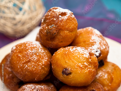 Fritole - Italian doughnuts with raisins