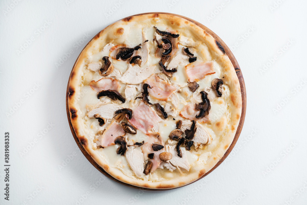 Italian pizza with ham, chicken and mushrooms.