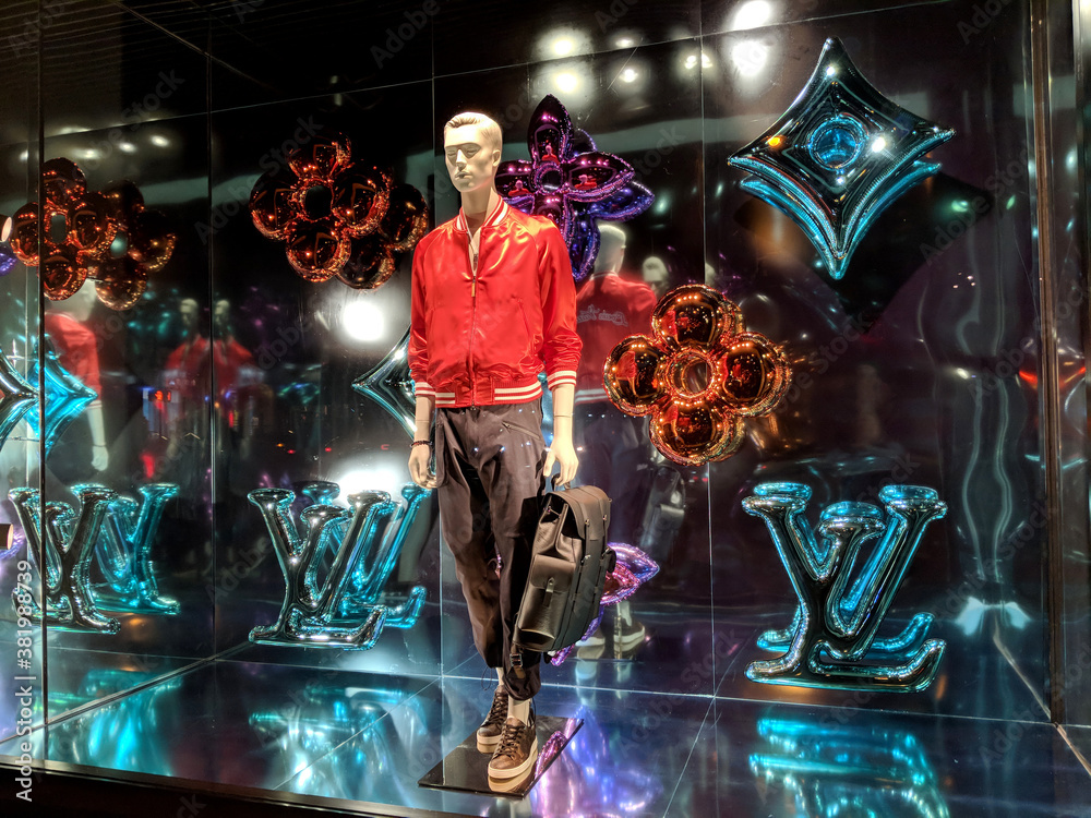 Louis Vuitton x Jeff Koons - The Masters collection window Display Stock  Photo
