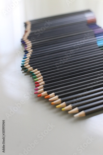 Lot de crayons de couleurs