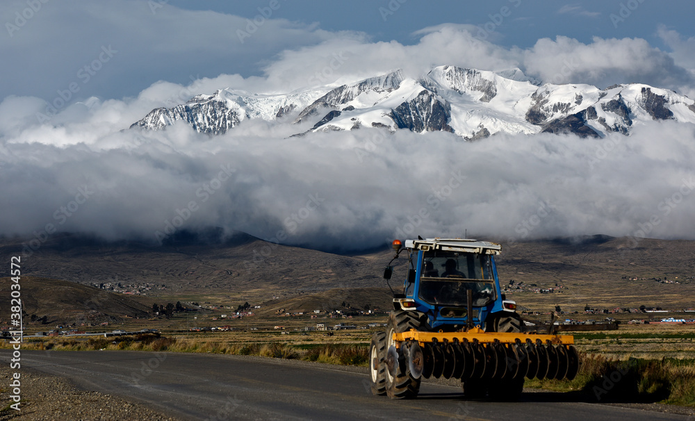Naklejka premium tractor in the mountains