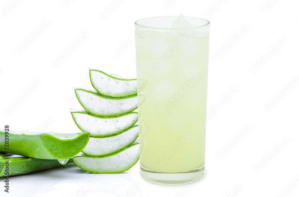 Εκτύπωση καμβά Aloe vera juice in glass with aloevera slice isolated on white background