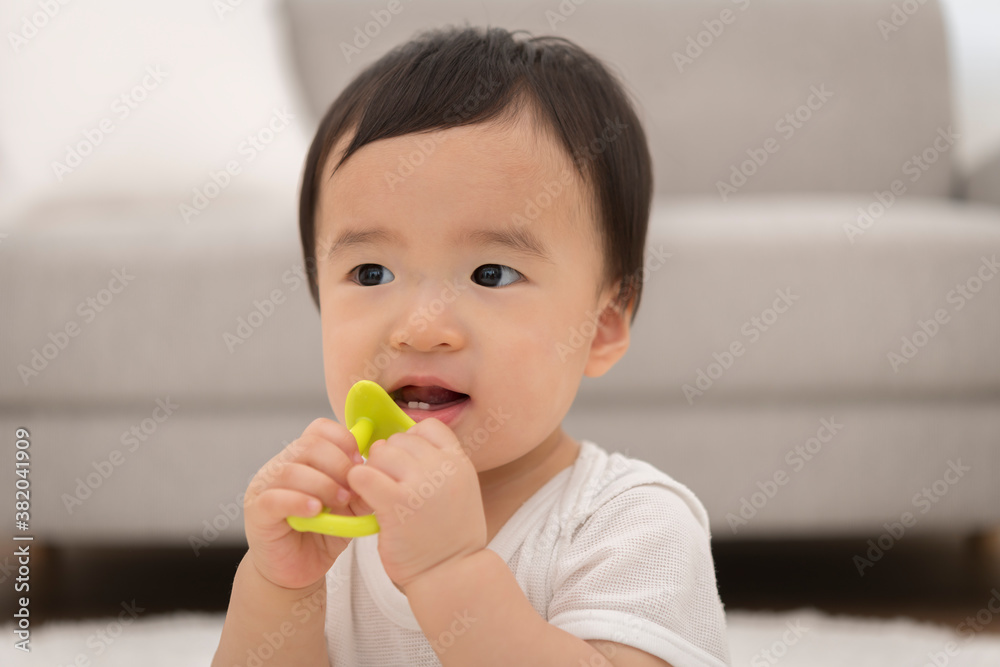 赤ちゃん用歯ブラシで歯磨き練習 赤ちゃん用歯ブラシで歯磨き練習