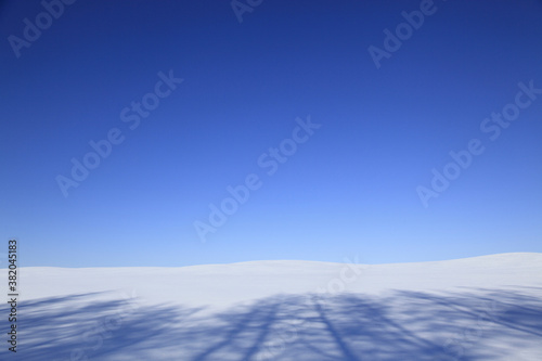 青空と雪原 © Paylessimages